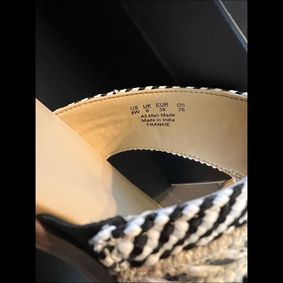 Naturalizer - Frankie Thong Sandal - Picture 4 of 5